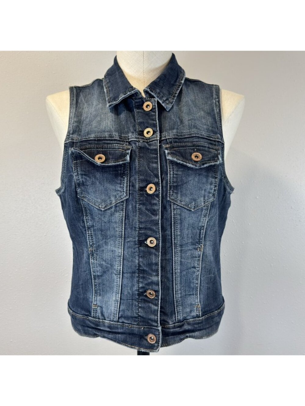 Maurices Denim Vest Womens M Blue Dark Wash Sleeveless Button Down Jean Jacket